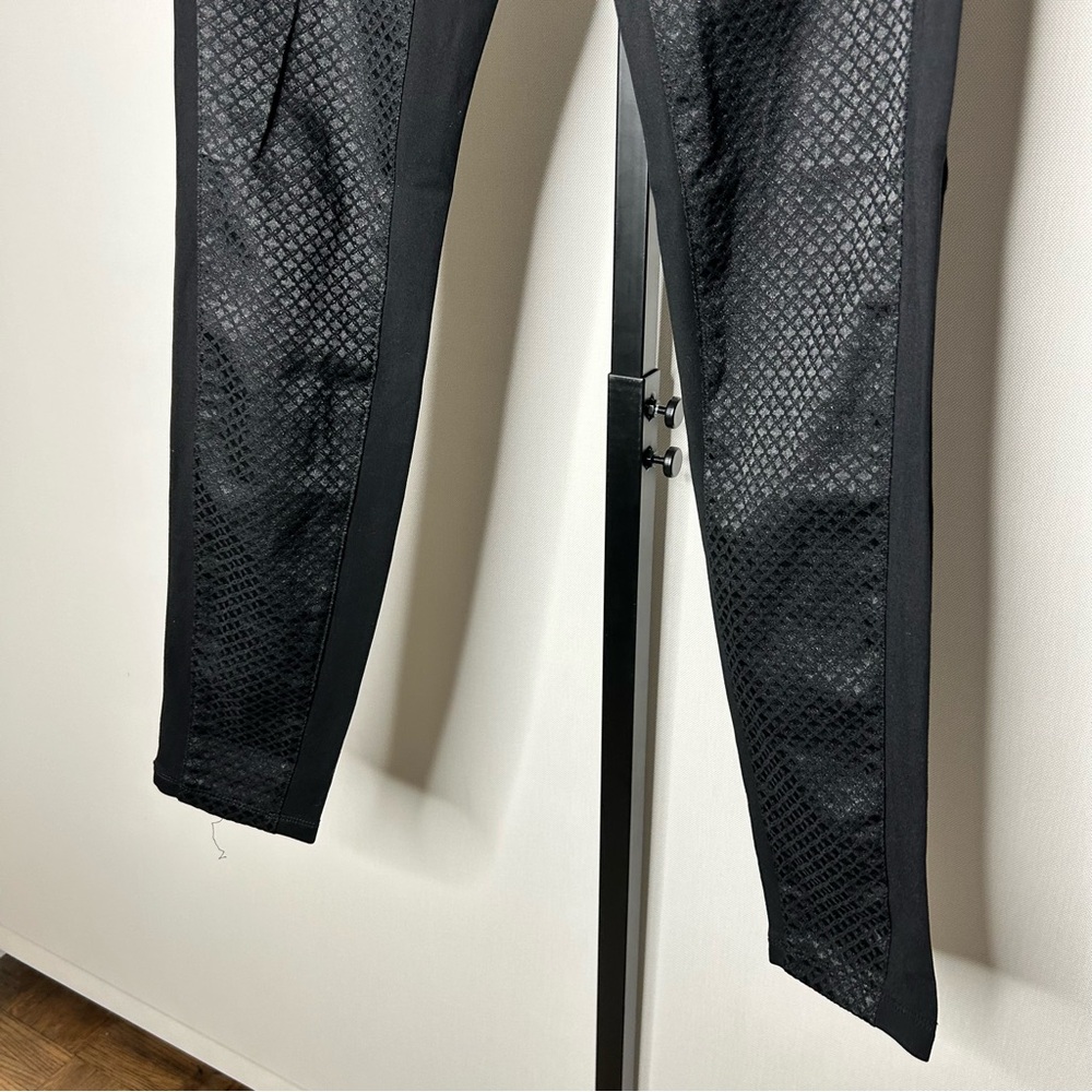 Cache Textured Panel Skinny Pant - Picture 3 of 7